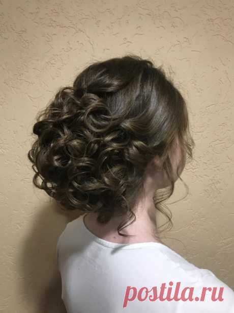 Красивая молодёжная причёска