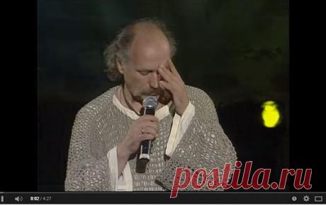 Малітва песняра: Мулявін выконвае легендарны хіт Моўчана 26 кастрычніка не стала беларускага кампазітара Алега Моўчана, які шмат гадоў працаваў з "Песнярамі".