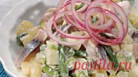 Салат с филе сельди. Для любителей селедки - самое то! - У нас так Ингредиенты: 100 гр. консервированного зеленого горошка 100 гр. филе сельди 50 майонеза 2 огурца 2 яйца 2 моркови 1 крупный клубень картофеля 1 болгарский перец 1 луковица Для...