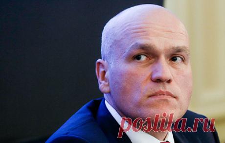 Филатов надеется, что журналист Карлсон не повторит судьбу шахматиста Фишера. Гроссмейстер Бобби Фишер в 1992-м году в нарушении бойкота США провел коммерческий матч с Борисом Спасским в Югославии