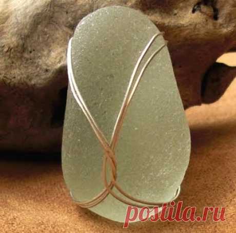 Wire Wrap Beach Sea Glass Узнайте, как связать проволокой wrap Beach Sea Glass, чтобы сделать украшения для вашего дома.