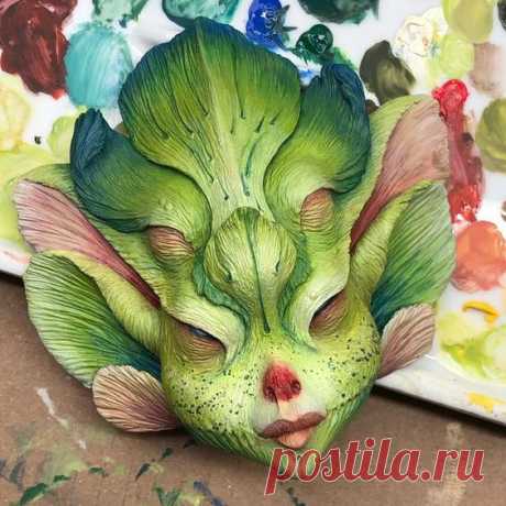 Iris Compiet on Instagram: "A little Faery I painted especially for someone. Little Blom is at her new home, hopefully spreading some of her good vibes and luck. #faeriesofthefaultlines #faeriesofinstagram #faery #faerie #sculpture #custommade #fantasy #oneofakind"