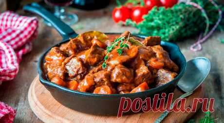 Что можно приготовить из говядины на второе: топ–20 рецептов — читать на Gastronom.ru Говядина — вкусное и полезное мясо, которое часто включают в спортивное и диетическое питание. При относительно небольшой калорийности в нем содержится достаточно белка и витаминов. Кроме того, говядина прекрасно сочетается с большинством овощей, гри - статья на кулинарном сайте Gastronom.ru