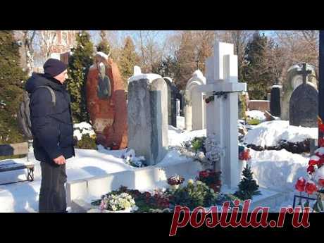 Красивый памятник на могиле Олега  Ивановича Янковского 🙏  Новодевичье кладбище 23 февраля 2023