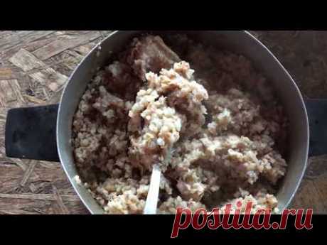 Приготовление еды для собаки:  каша гречневая с гузками индейки как периодический вариант.