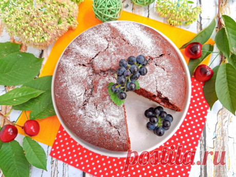 Шоколадный манник с вишней: влажный и пышный пирог за 45 минут - 1000.menu