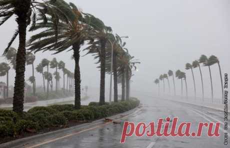 28-9-22-Ураган "Иэн" обрушился на Флориду Ураган "Иэн" достиг юго-западного побережья американского штата Флорида, сообщают экстренные службы США в среду.