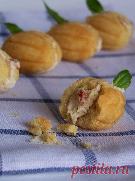 Noci salate farcite con crema di ricotta e pomodorini secchi Si, è pur vero che per farle bisognerebbe avere un certo aggeggio che si chiama 