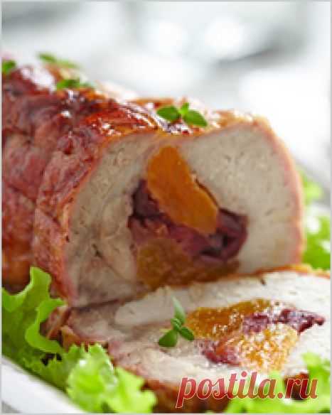 МЯСНОЙ РУЛЕТ С ЯБЛОКАМИ И ЧЕРНОСЛИВОМ "ДЛЯ ТЕБЯ" - SARCHIK.RU Всё для вас и Вашей семьи (женский журнал) | SARCHIK.RU Всё для вас и Вашей семьи (женский журнал)
Приготовление:
Размочите чернослив, филе разрежьте вдоль и отбейте в пласт. Яблоки нарежьте тонкими дольками, уложите на пласт мяса вместе с черносливом, скатайте пласт в рулет и перевяжите ниткой. Обжарьте рулет на сильном огне...