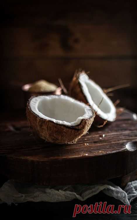 Рецепты применения кокосового масла в домашних условиях для лица, волос. Применение кокосового масла в кулинарии, про пользу и вред читайте в статье..