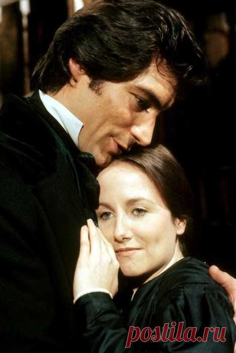 Тимоти Далтон/Timothy Dalton. 21 марта 1946 / 70 лет. Пик карьеры Тимоти Далтона пришелся на 1983 год, когда на экраны вышел сериал BBC «Джейн Эйр». / 20 актеров, от которых все были без ума - Кино Mail.Ru