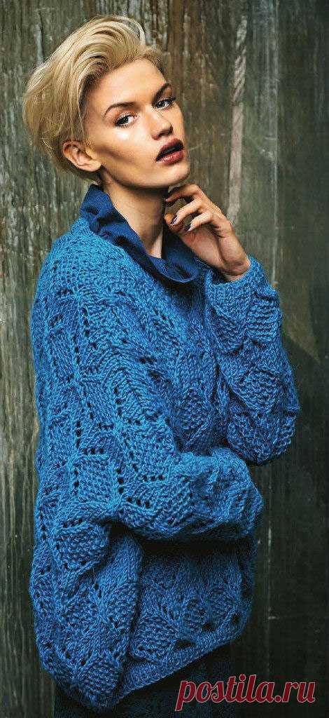 Синий пуловер спицами в стиле оверсайз с узором из ажурных ромбов - Портал рукоделия и моды