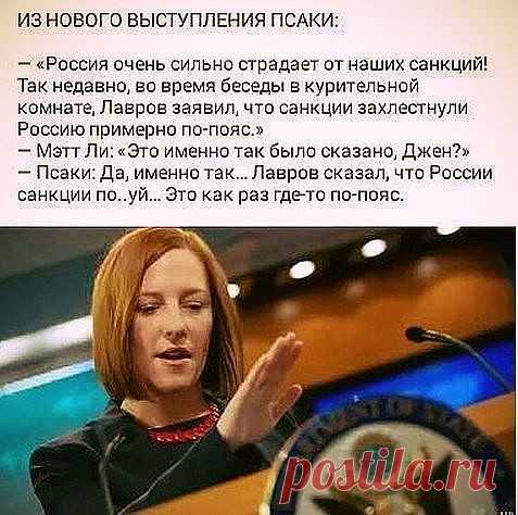 Приземлилась летающая тарелка. Из неё выходят два гуманоида...