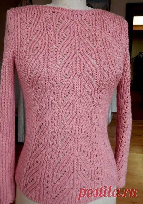 Пуловер с красивым узором по центру переда