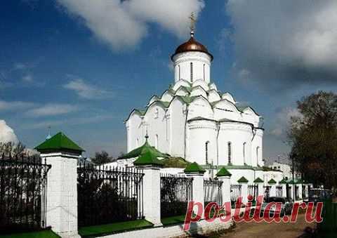 Путешествие на выходные. Владимир.
➨ Рубрика: #Места_Интересная_Москва
Экспресс домчит вас до Древней столицы Северо-Восточной Руси за 1 час 40 мин, а вот на осмотр этого старинного города с богатейшей историей стоит потратить побольше времени. Не зря Владимир является одним из крупнейших туристических центров европейской части России.