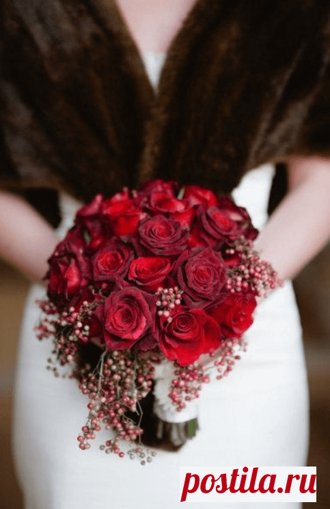 Свадебный букет из красных роз - фото