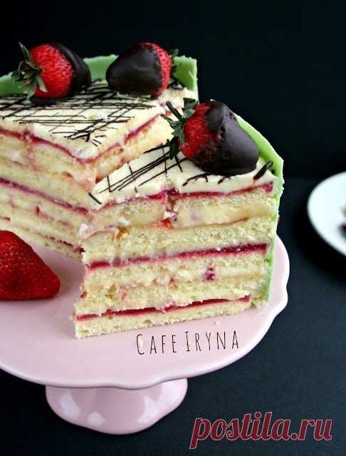 Сafe Iryna: Нежный торт с клубникой и заварным кремом.