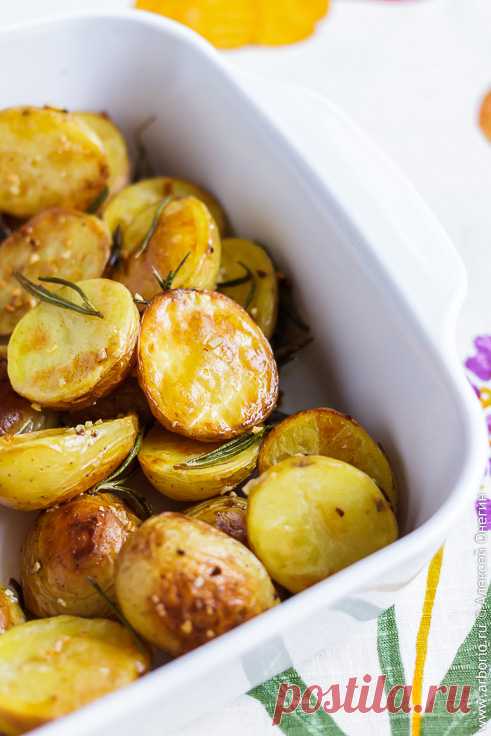 Рецепт запеченной картошки в духовке с розмарином и чесноком | Кулинарные заметки Алексея Онегина