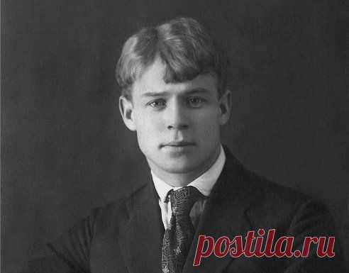 Любовь – это купание, нужно либо нырять с головой, либо вообще не лезть в воду. Если будешь слоняться вдоль берега по колено в воде, то тебя только обрызгает брызгами и ты будешь мёрзнуть и злиться.
Сергей Есенин