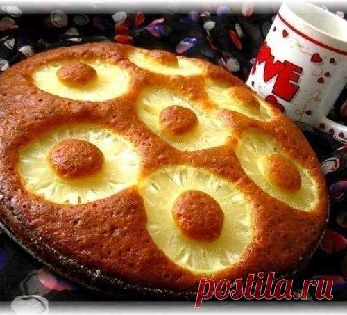 Очень простой пирог с консервированными ананасами