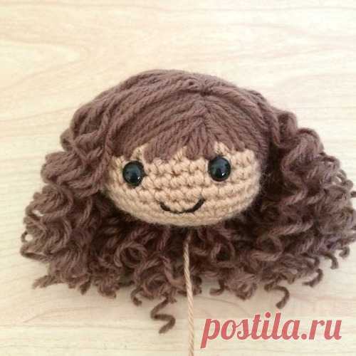 Curly Amigurumi Hair Tutorial When I was first starting out with amigurumi, hair was always the most daunting part. I’ve since learnt a few different methods for doing various hairstyles (although I’m still trying to figure out a...