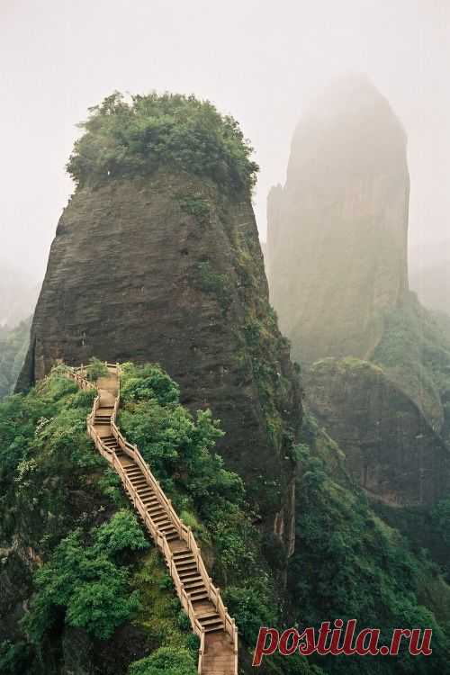 Пик Luotuofeng, Сичуань, Китай.