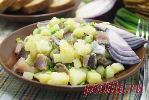Салат с сельдью и картофелем «Морская пучина» Вкусный салат с сельдью и картофелем «Морская пучина». Прекрасный вариант для вашего постного стола.