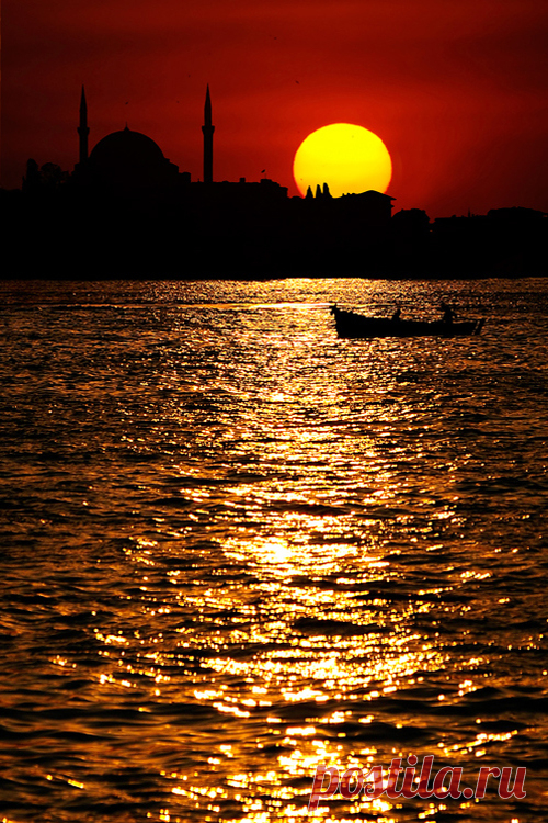 etherealvistas:
“ Istanbul - Eminonu (Turkey) by Ali ilker Elci
”
