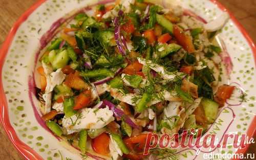 Салат из сладкого перца с огурцом и куриной грудкой | Кулинарные рецепты от «Едим дома!»