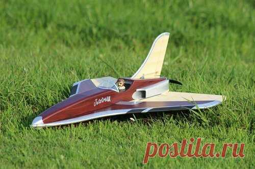 Постройка авиамодели самолёта «Jetstream» Здравствуйте уважаемые авиамоделисты. Рад видеть вас всех живыми и здоровыми. Сегодня я решил рассказать вам о создании интересной авиамодели , автор назвал её «Jetstream»Эта модель является не чем иным, как летающим крылом. Я не нашёл нигде описания постройки этой модели и решил сам попробовать