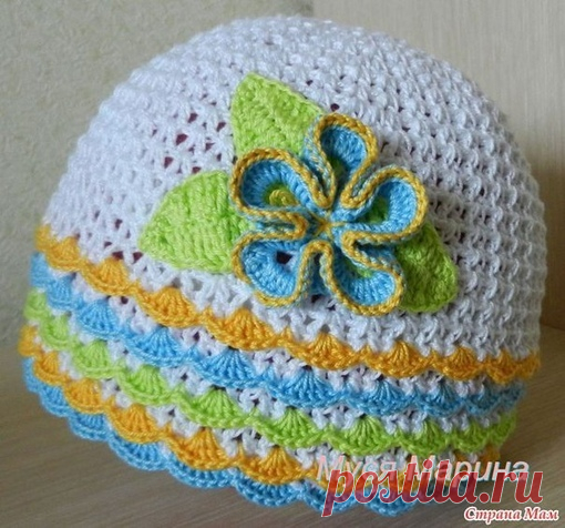 Шапочка для манюни крючком
Красиво и вязать просто. Шапочка для малышки крючком будет отличной вещь для теплого времени года. Вот и схемка ниже.