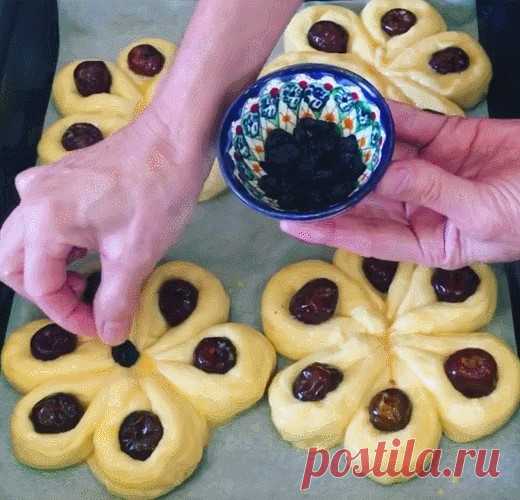 Булочки «Цветочки с Финиками»🥨Супер Тесто... | Интересный контент в группе ❀ Готовим просто ⚜ Гиф и видео рецепты ❀ Булочки «Цветочки с Финиками»🥨Супер Тесто для пышной выпечки! Наивкуснейшие быстрые домашние булочки с начинкой из Фиников - оторваться невозможно!... | Вступай в группу ❀ Готовим просто ⚜ Гиф и видео рецепты ❀ в Одноклассниках