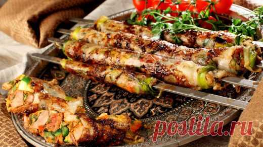 Мясные блюда – АЗЕРБАЙДЖАНСКАЯ КУХНЯ

В азербайджанской кухне очень любят мясные блюда, приготовленные из баранины, телятины или птицы.
