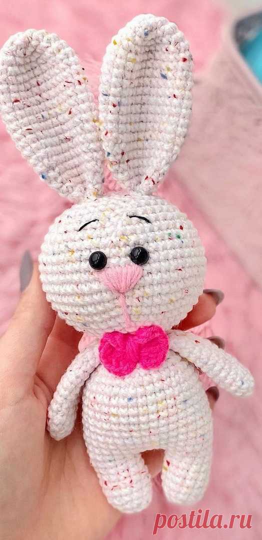 PDF Мини Зайка и Мишка крючком. FREE crochet pattern; Аmigurumi animal patterns. Амигуруми схемы и описания на русском. Вязаные игрушки и поделки своими руками #amimore - маленькие звери, зверюшки, зверушки, животные, маленький зайчик и медвежонок, заяц и медведь.