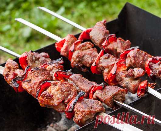 Проверенные рецепты шашлыков и блюд на гриле на Вкусном Блоге Поднимаю на свет божий подборку шашлыков, блюд для гриля и дополнений к ним – соусов, салатиков и всего такого 🙂 Часть блюд в подборке изначально готовится не на гриле, но легко под него адаптируется. То есть главная ценность этих рецептов – в маринадах. По заявкам радиослушателей многих читателей решила сделать…