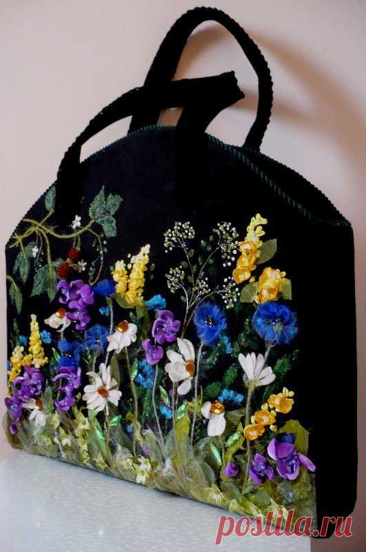 « Черная сумка с вышитыми полевыми цветами.» — карточка пользователя ok.griczencko2016 в Яндекс.Коллекциях