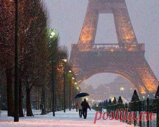 Snowy evening in Paris. Gabriele Corno