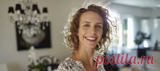 У общества к современным женщинам вполне конкретные требования — до тридцати мы должны успеть получить образование, научиться готовить, выйти замуж, родить минимум двух ангелочков, купить хорошую машину, взять ипотеку, создать бизнес или построить карьеру. Миллионы девушек живут под давлением этих «должны» и не чувствуют себя до конца реализованными и счастливыми. Как от него освободиться и есть ли что-то, что мы действительно должны — самим себе? #женщина #мотивация #тридцатилетние