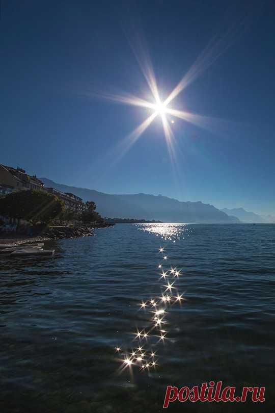 Enantiodromija | At the Lake Front by Richard Dorman