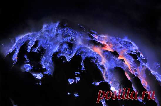 Kawah Ijen — единственный в мире вулкан с синей лавой