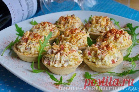 Начинки для тарталеток на вкус и цвет! 10 рецептов!
Сохраняйте, что бы не потерять!
1. Салатик из печени трески.
Рецепт прост))))))
Ингредиенты.
Баночка консервированной тресковой печени,
4-5 штук отварных куриных яиц ,
по желанию можно добавить лук репчатый.
Способ приготовления .
Слить масло из банки с печенью трески,выложить содержимое банки в салатник,размять вилкой,добавить отварные яйца,тоже размять вилкой,по желанию добавить лук,все перемешать,разложить по тарталеткаам,украсить тертым к