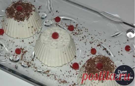 САМЫЕ ВКУСНЫЕ ДЕСЕРТЫ: ТОП-6 РЕЦЕПТОВ 
1) БЛАНМАНЖЕ ТВОРОЖНОЕ 
ИНГРЕДИЕНТЫ:
 0,5 стакана молока
 1 пакетик (15 г) желатина
 1 пакетик (10 г) ванильного сахара
 250 г творога
 0,5 стакана сметаны
 0,5 стакана сахарной пудры
 2 колечка ананаса (или другие фрукты)
ПРИГОТОВЛЕНИЕ:
В молоке развести желатин и оставить для набухания на 20 минут.Творог смешать с сахарной пудрой, сметаной и ванильным сахаром в пышную однородную массу.Колечки ананаса (в нашем случае ягоды) нареза