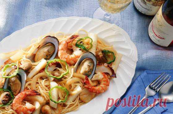 Спагетти с морепродуктами- лучшие рецепты приготолвения Как приготовить спагетти с морепродуктами в сливочном и томатном соусах, лучшие пошаговые простые рецепты готовки, фото и видео инструкции