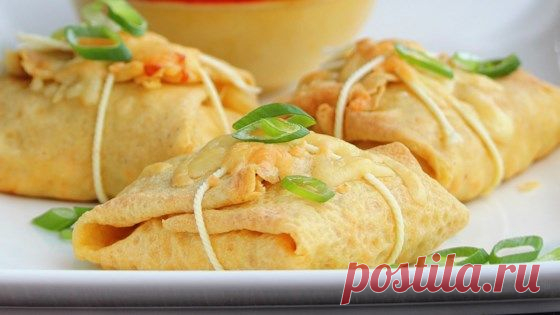 👌 Сытные блинчики с курицей и сыром по-мексикански, рецепты с фото Нежная и слегка пряная куриная начинка в блинных конвертиках — великолепное кушанье в мексиканском стиле. Сверху блины украшены растопленным сыром и зеленью. «Настоящая вкуснятина»...