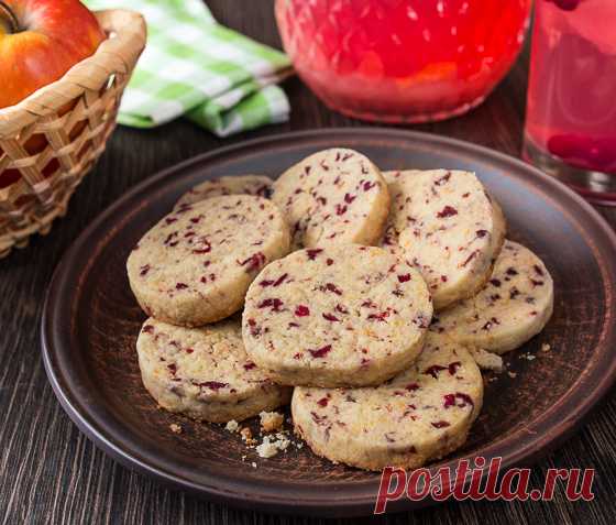 Клюквенно-апельсиновое печенье на Вкусном Блоге Это ароматное печенье побило все рекорды по охам и ахам среди моих дегустаторов за весь этот год 🙂 Оно и правда очень вкусное – и при этом довольно простое. Еще один несомненный плюс этого печенья в том, что вы можете сделать заготовку для него и хранить в морозилке до двух…