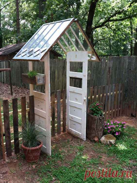 (80) Pinterest - DiY Pallet Garden Fence and 100 Year Old Windows This and other wonderful backyard living spaces at www.cozylivingideas.com | Backyard