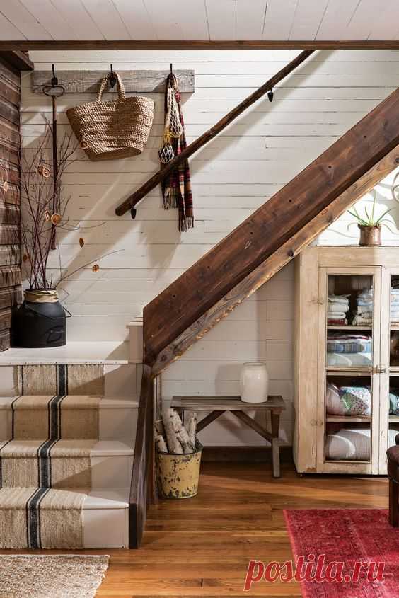 A brave Montana couple reaps the rewards of taking on a mammoth renovation and ends up with a stunning #renovated #cabin with major #farmhouse style. #cozy #christmas #cabin #rustic #farmhouse