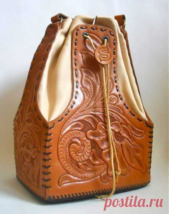 (189) Tall tooled leather 1940s bag with deeskin leather, whipstitch detail and narrow leather handle strap. Drawstring closure has an 