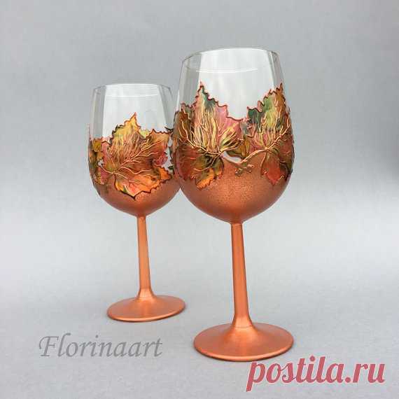 Copper Anniversary, 22nd Wedding Anniversary, 7th Wedding Anniversary, Wine glasses, Hand Painted Glasses, Autumn Leaves, Maple Leaves Copper Anniversary, 7th Wedding Anniversary, Copper Glasses, Wedding Flutes, Wine Glasses, Hand Painted Glasses  Custom order 5-7days  A set of two wine glasses decorated with maple leaves in warm, autumn colors such as gold, brown, orange, yellow, green and copper. The stems of the glasses are in Vibrant Copper color . The leaves are trans...