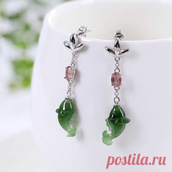 Green natural jasper earrings / 925 silver earrings / jasper carp earrings / animal earrings / retro silver earrings / fish earrings Product Details:  Material: 925 silver, jasper  Color: green  Shape: carp  Size: length 45, width 18 mm  Pendant weight: 4.4 grams  Translucent: translucent  Symbol: Good luck to you